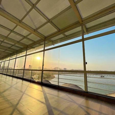 Hotel Senac Ilha Do Boi Vitória Eksteriør billede The interior of the airport