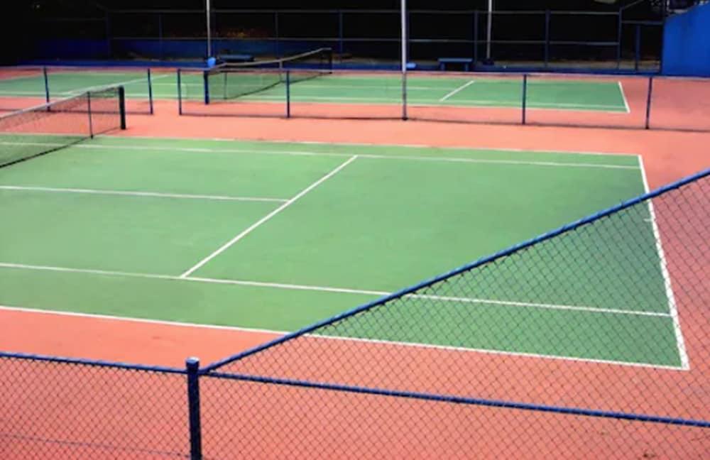 Hotel Senac Ilha Do Boi Vitória Eksteriør billede Tennis courts