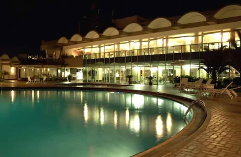 Hotel Senac Ilha Do Boi Vitória Eksteriør billede The pool at the hotel