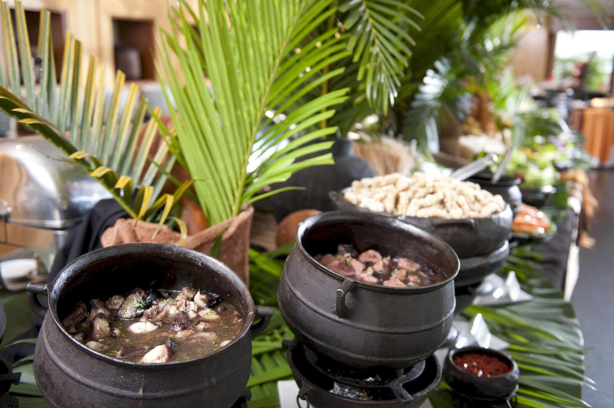 Hotel Senac Ilha Do Boi Vitória Eksteriør billede A selection of African cuisine
